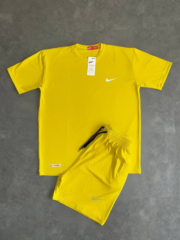 ست تیشرت و شلوارک سوزنی Nike